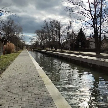 Amur Vendeghaz Semesterbostad *