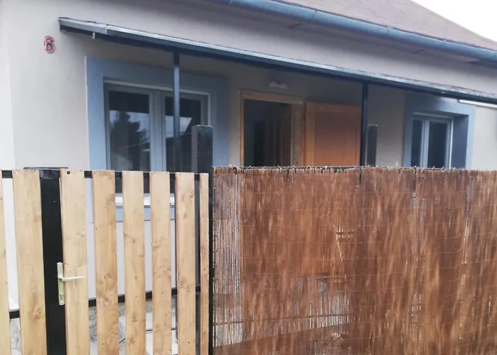 Amur Vendeghaz Gárdony